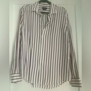 Collared stripped men’s button up
